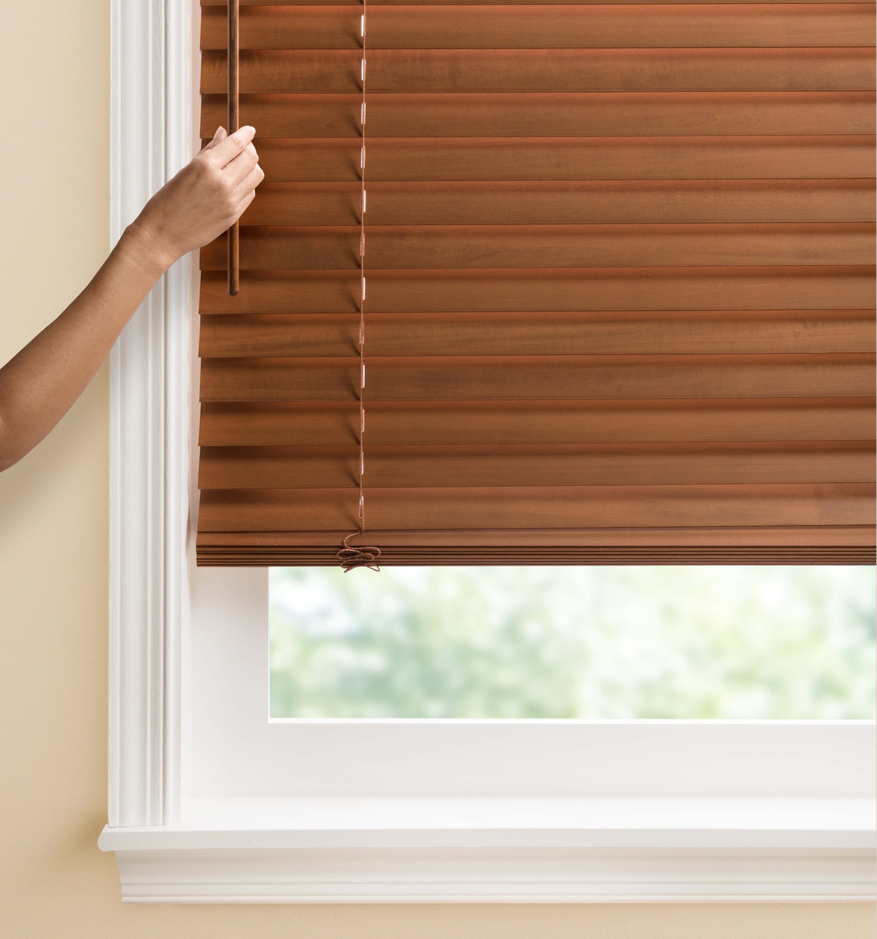 Rotate the horizontal slats open or closed by twisting the wand.  The wand will be color coordinated to selected color. 