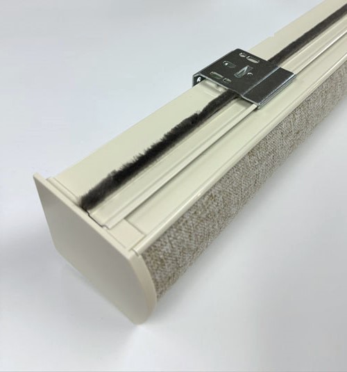 Top of Cassette with Light Blocking Fuzzbar