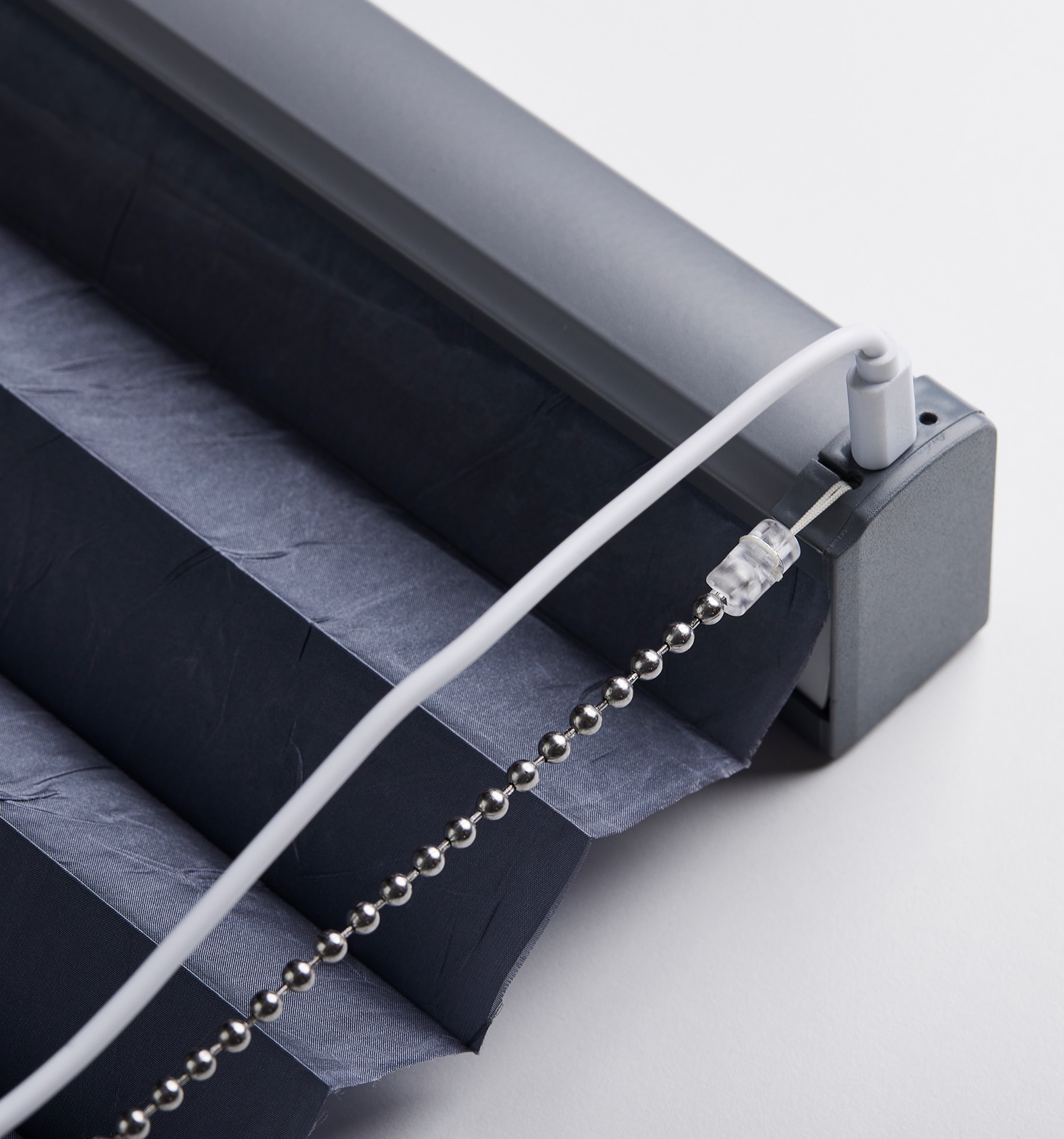 USB-C charging port is located on the top left or right of headrail.